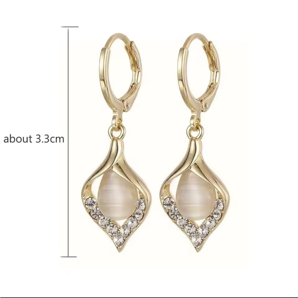 New! Gold and Pearl Drop Earrings unique - Picture 3 of 4
